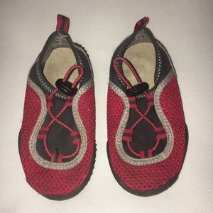 ☀️ 3 for $12 Sale! BOYS RED WATER SHOES SIZE 5